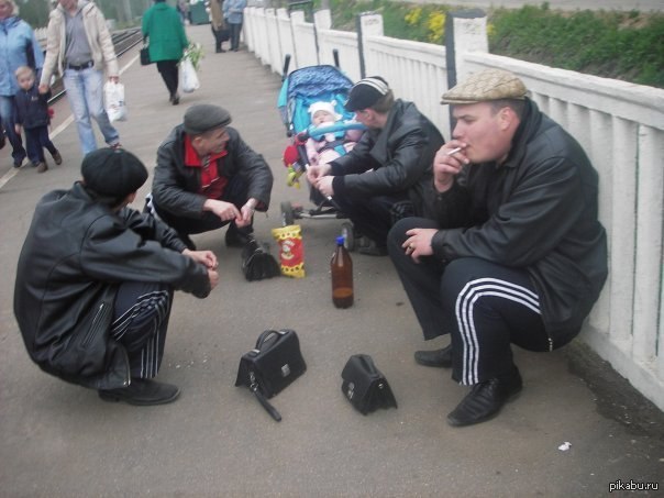 Команда OOO «Kid OK» в расширенном составе обсуждает Kubernetes и Docker Swarm